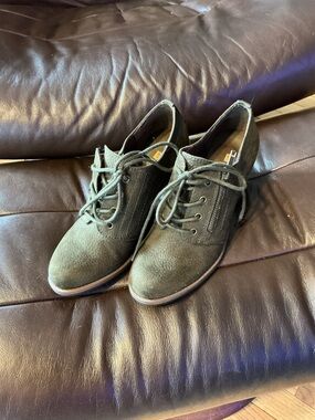 White Mountain Women's Olive Green Suede Lace-Up Booties